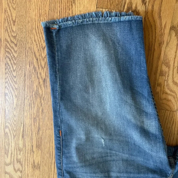 True Relations shorts retail price 160. Great conditions chic very stylish - Picture 7 of 14